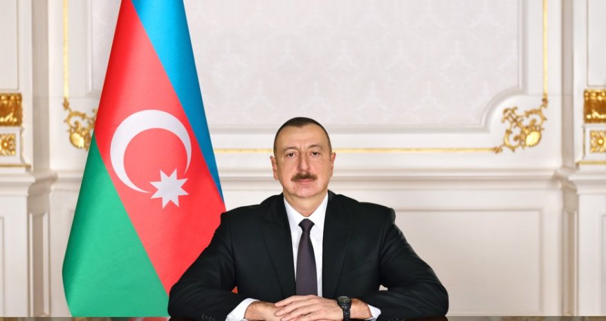 Президент Ильхам Алиев наградил азербайджанских энергетиков