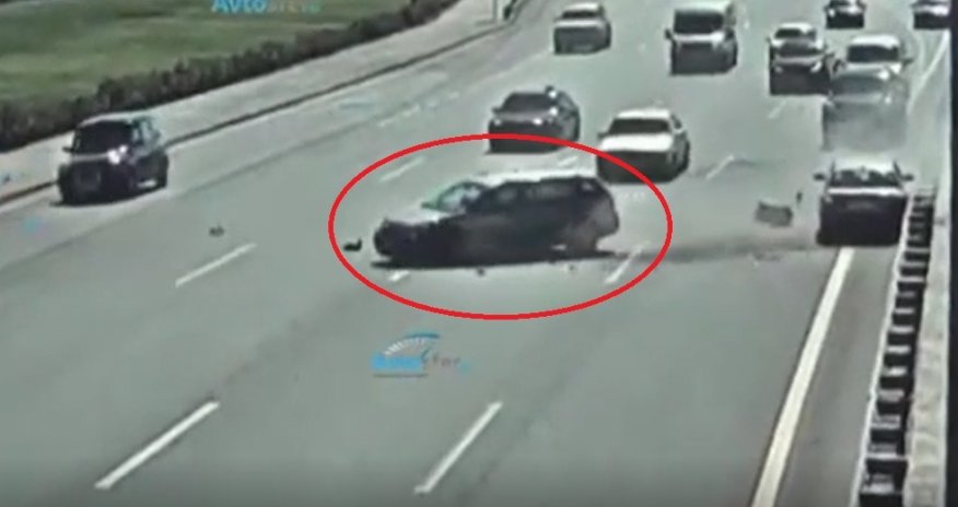 Telefonla oynayan sürücü ağır qəza törətdi - ANBAAN VİDEO