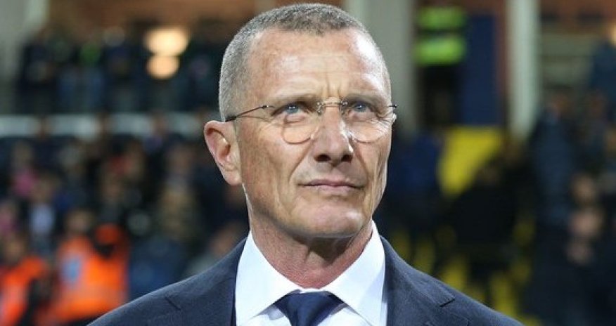 Baş məşqçi istefa verdi