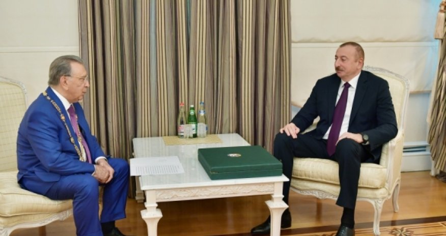 Ильхам Алиев принял и наградил Рамиза Мехтиева 