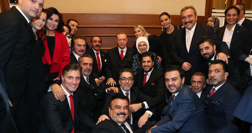 Prezident nazir, deputat və sənətçiləri bir araya yığdı - FOTOLAR