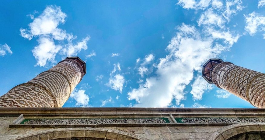 Ermənilər tanınmaz hala saldıqları Şuşa məscidinin yeni görüntülərini yaydı – FOTOLAR