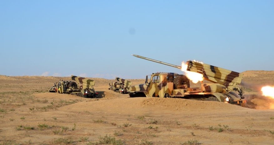 Ракетные и артиллерийские подразделения азербайджанской армии провели боевые стрельбы