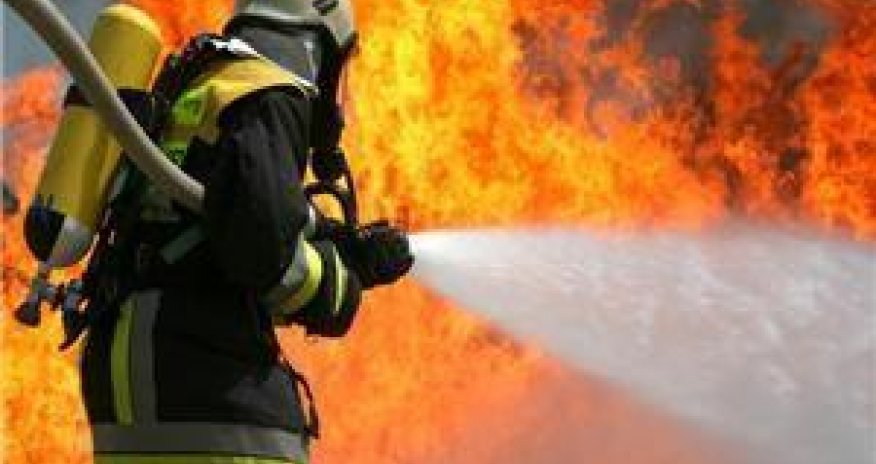 Yerevanda Rusiya aviabazasının anqarı yanır