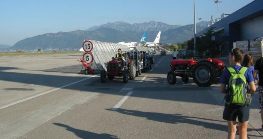 Ermənilər Azərbaycan sərhədindən 300 metr məsafədə yeni aeroport tikir - VİDEO
