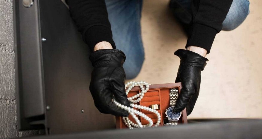 В Баку в одном из домов совершена кража на 20 тыс. манатов