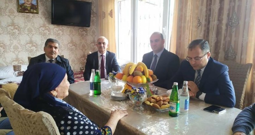 İcra başçısı şəhid ailəsinin evində oldu - FOTO