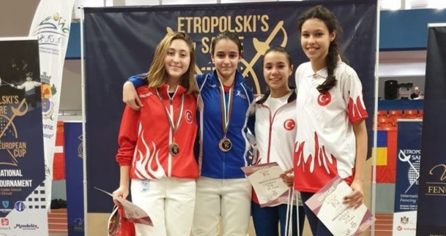 Азербайджанская фехтовальщица завоевала серебро
