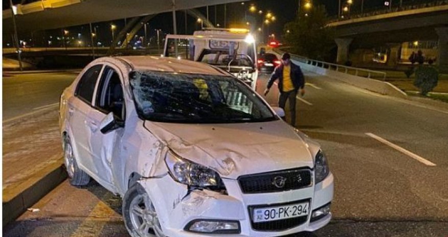 Bakıda avtomobil körpüdən aşıb - Sürücü tapılmır + FOTO