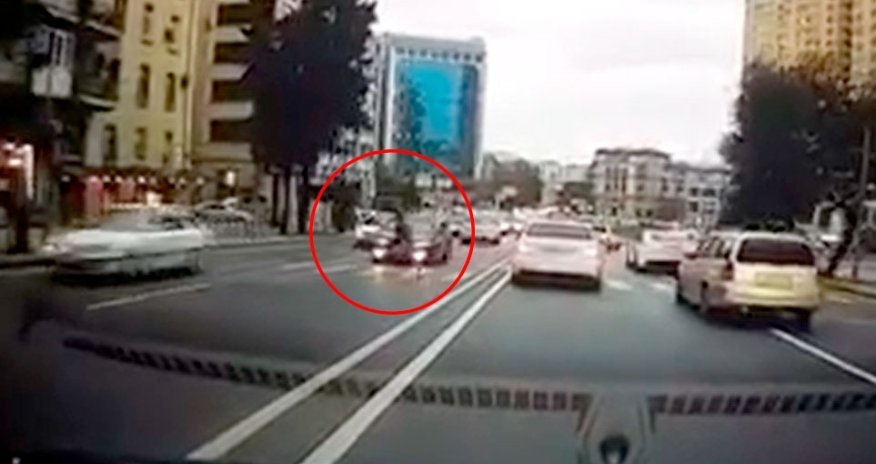 Рядом с кругом Статистики автомобиль сбил пешехода - ВИДЕО 