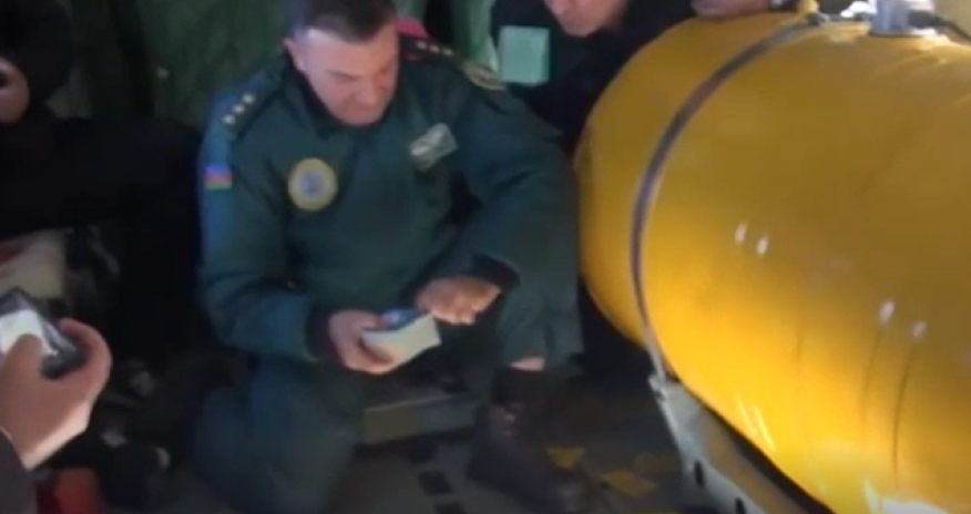 Sumqayıtda helikopterdən yerə görün nə atdılar - VİDEO