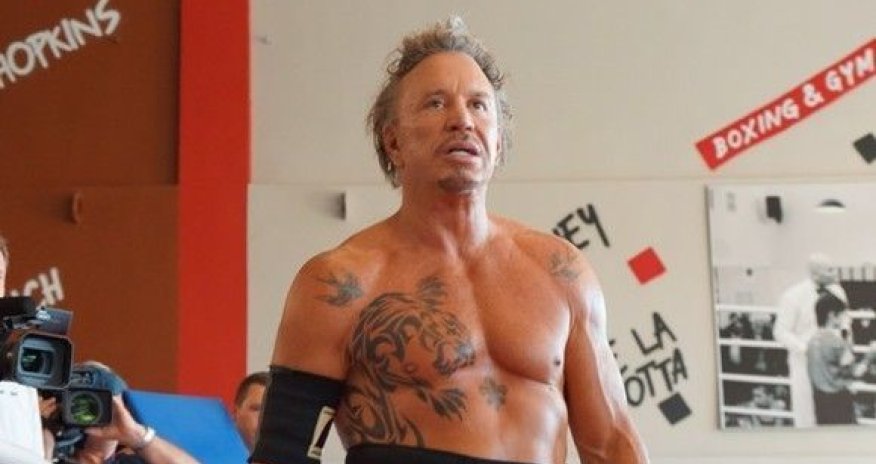 Mikki Rurk yenə rus gözəlini seçdi