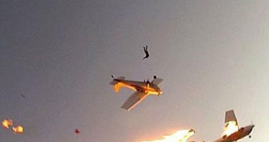 SON DƏQİQƏ: İki təyyarə havada toqquşdu - Çox sayda ölü var - VİDEO