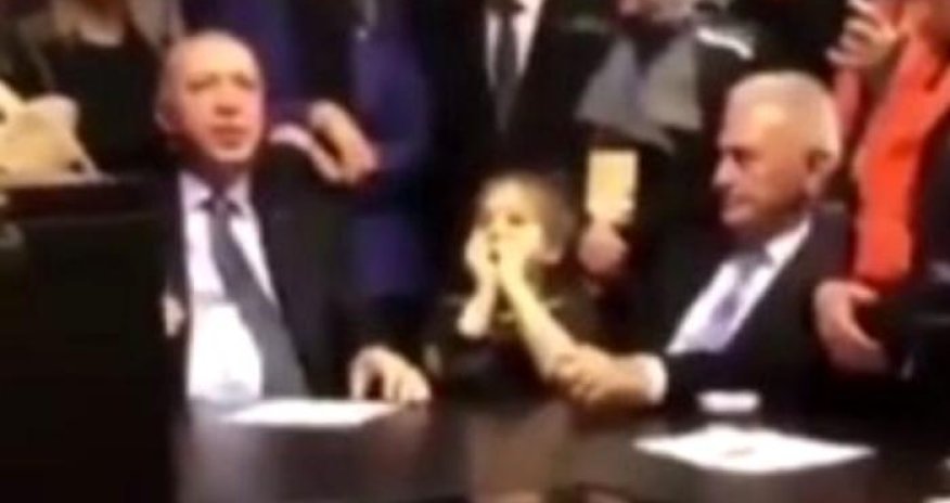 Balaca qız prezidentə elə söz dedi ki, hər kəs ondan danışır – VİDEO