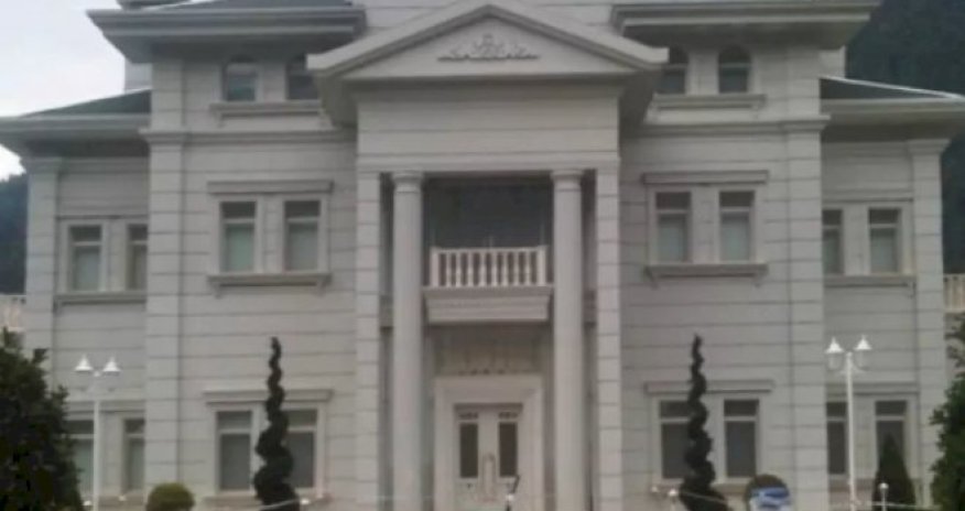 Dəbdəbəli villaları ilə gündəmə gələn məmurlar