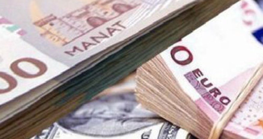 Манат укрепился к евро, стабилен к доллару и рублю