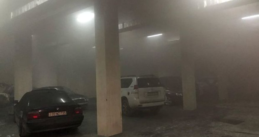 Bakıda avtosalon yandı - FOTO