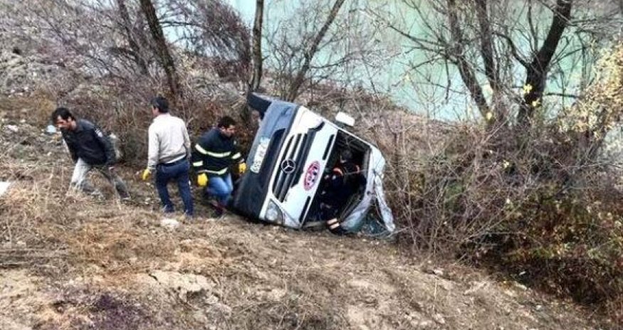 İdmançıları daşıyan komanda avtobusu dərəyə aşdı - 2 nəfər ölüb, 15 yaralı var - FOTO