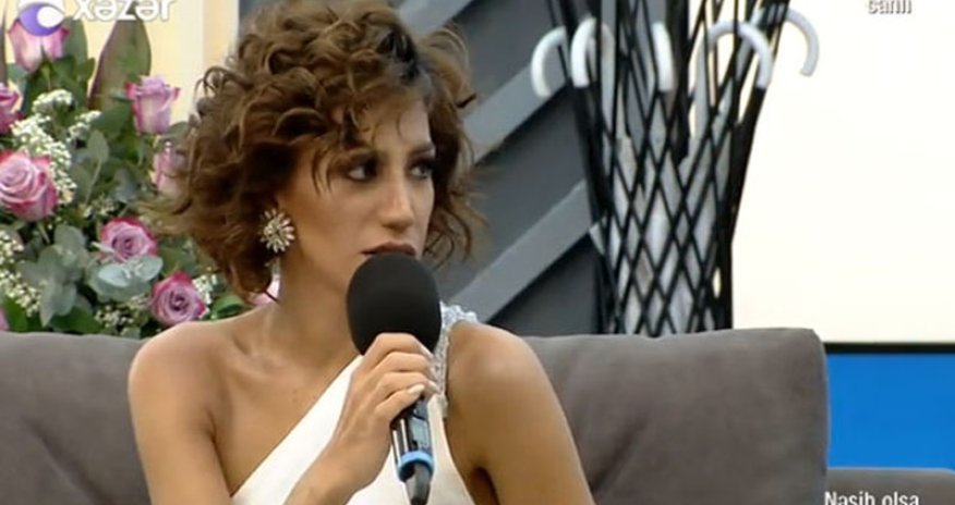 Röya efirə içkili çıxdığını etiraf etdi - FOTO