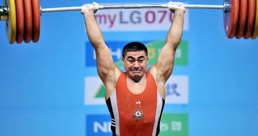 Nizami Paşayev 10 ildən sonra üçqat dünya çempionu adını qazandı