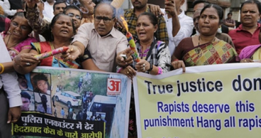 В Индии четырех подозреваемых застрелили на следственном эксперименте