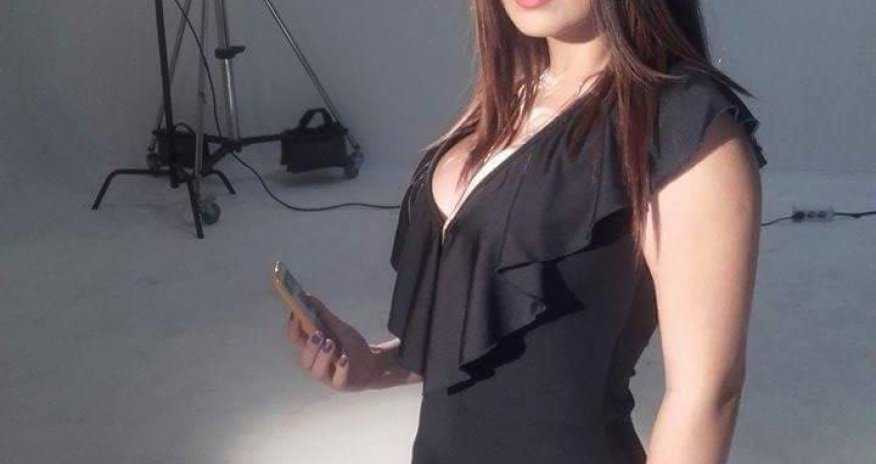 Cazibədar müğənni də deputat olmaq istəyir: Milli Məclisin önündən FOTO