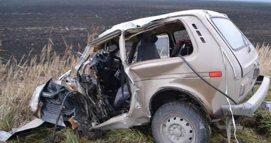 Azərbaycanda məmur qəza törətdi: həyat yoldaşı öldü, özü yaralandı