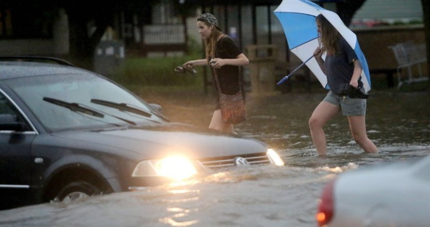 В Бейруте проливные дожди затопили улицы и подъезд к аэропорту