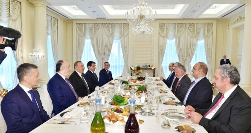Состоялся рабочий обед президента Ильхама Алиева с королем Иордании