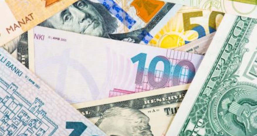 Манат подешевел к евро и рублю