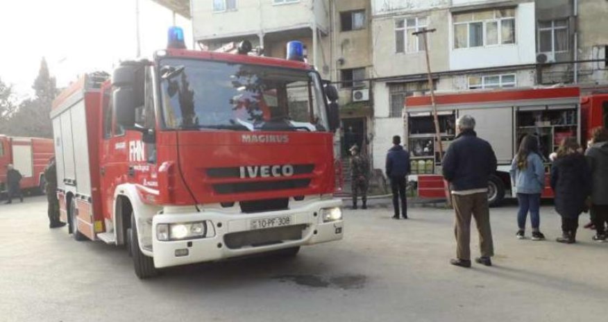 Сильный пожар в Баку, эвакуированы 70 человек 