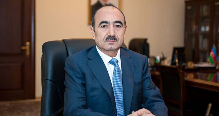 Əli Həsənovun qohumu olan baş redaktor Azərbaycan vətəndaşlığından imtina edir — FOTO