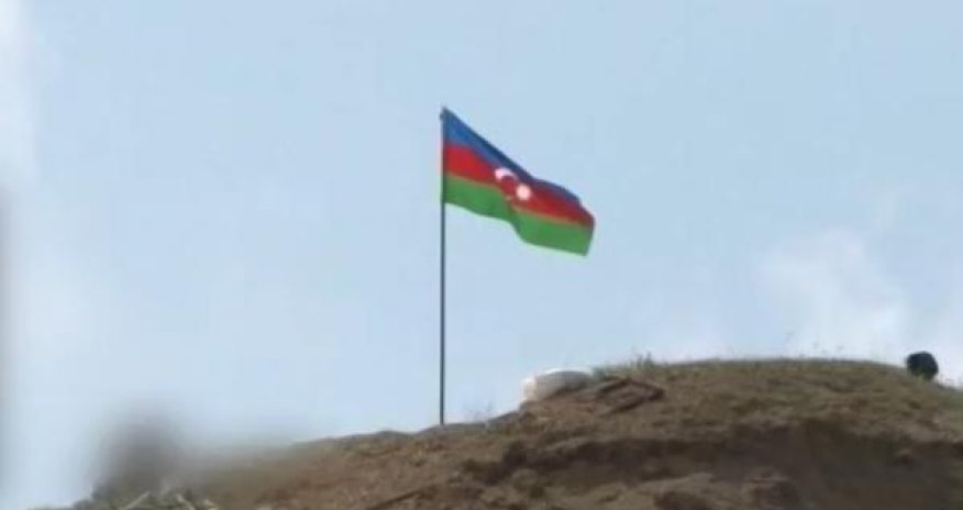 Lələtəpəyə bayraq sancan polkovnik xuliqanlıq ittihamı ilə həbs olundu - FOTO