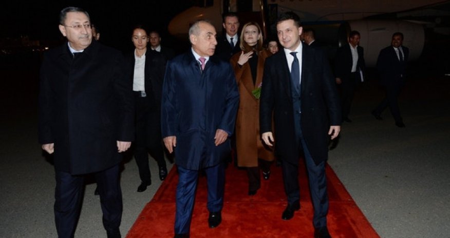 Президент Украины прибыл с официальным визитом в Азербайджан