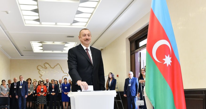 Prezident və ailəüzvləri də səs verib