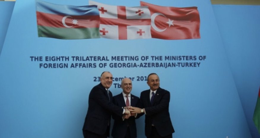 Главы МИД Азербайджана, Турции и Грузии подписали совместную декларацию