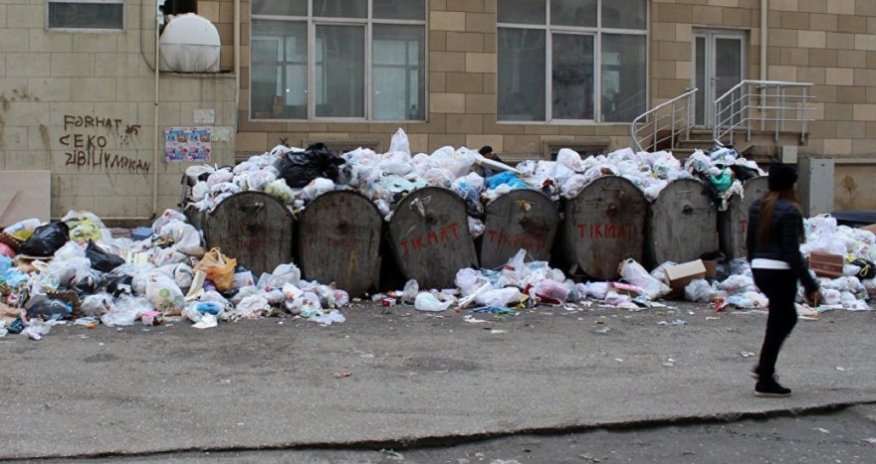 В мусорном бакеобнаружен младенец