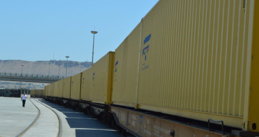 По Баку-Тбилиси-Карс перевезен десятитысячный контейнер