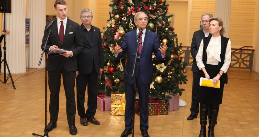 МИД России вручил Поладу Бюльбюльоглу благодарственное письмо