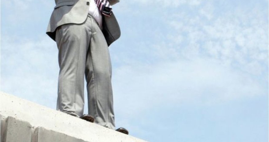 Azərbaycanda məmur intihar etdi - FOTO