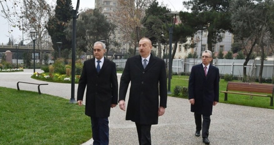 Президент Ильхам Алиев ознакомился с реконструкцией, проводимой в еще одном парке Баку