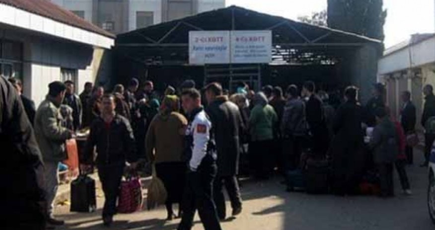 Тысячи азербайджанцев ринулись в Иран за дешевым товаром