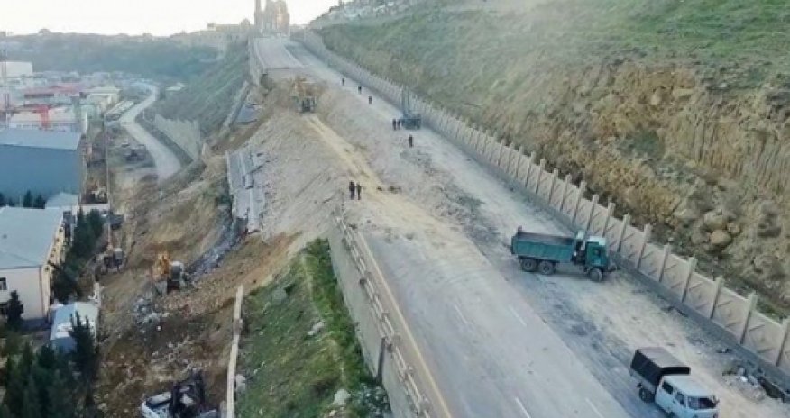 Восстановлено движение на дороге в Биби-Эйбат