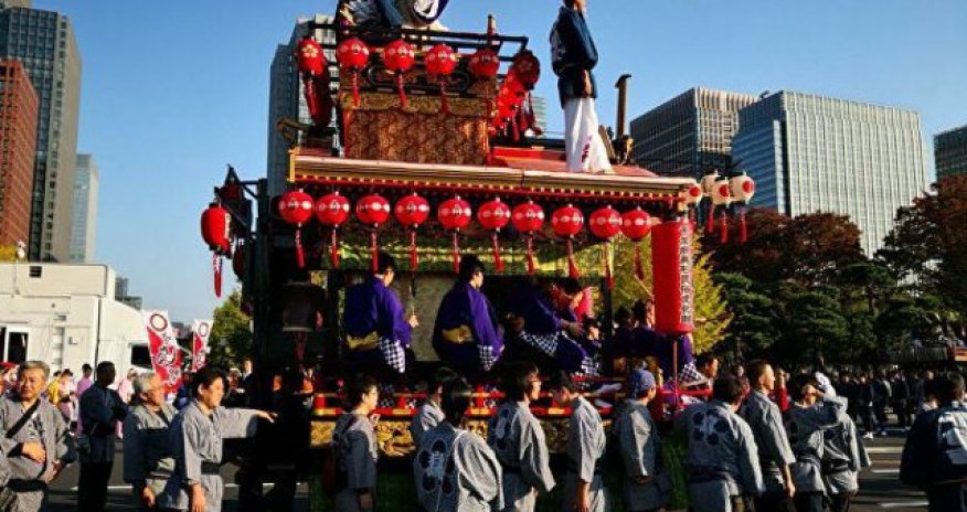 Более 60 тыс. японцев пришли поздравить императора с Новым годом