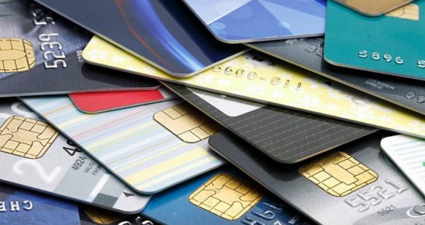 Объем операций с кредитными картами снизился на 20%