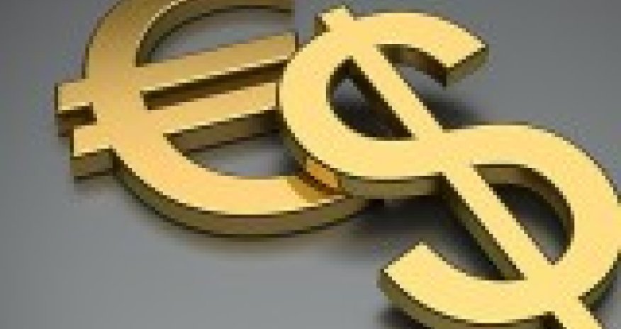 Доллар стабилен относительно евро, дешевеет к иене