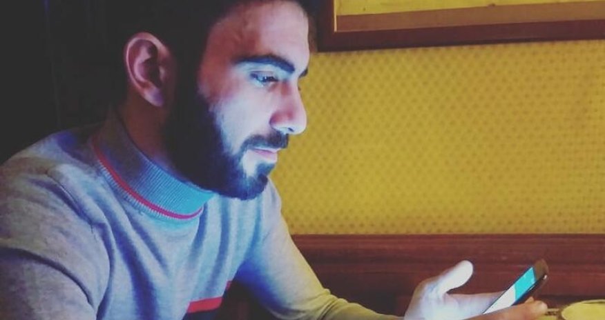 Azərbaycanda nişanlısından ayrılan oğlan canlı yayımda özünü asdı