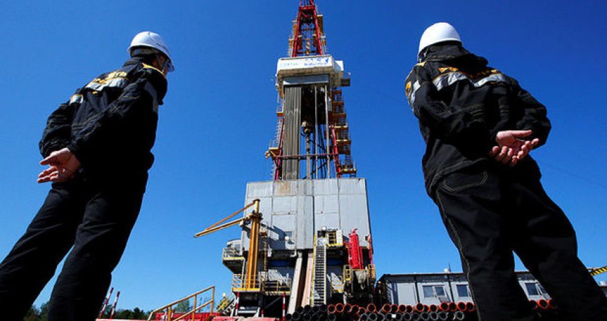 Нефть стабильна после резкого падения на прошлой неделе
