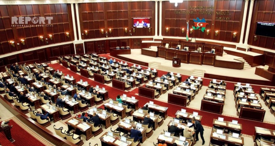 Депутаты Милли Меджлиса получили денежные вознаграждения