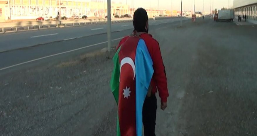 Şəmkirdən Bakıya piyada gəlir - FOTOLAR